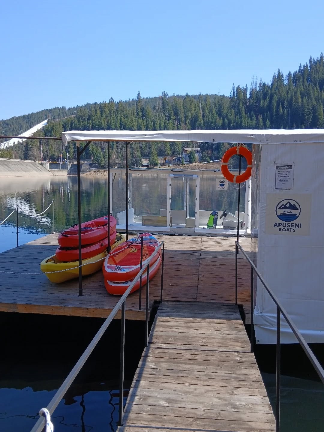 Agrement nautic pe Lacul Beliș-Fântânele | Apuseni Boats – Reducere 10% pentru rezervări în avans