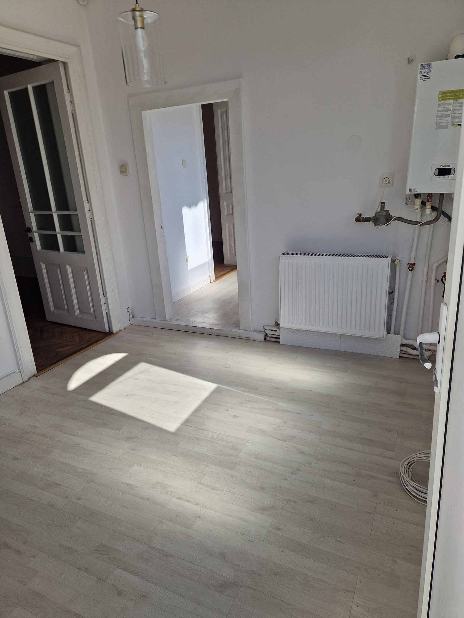 Închiriez casa spatiu comercial vis-a-vis de intrarea in Piata Centrala Craiova