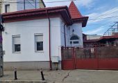 Închiriez casa spatiu comercial vis-a-vis de intrarea in Piata Centrala Craiova