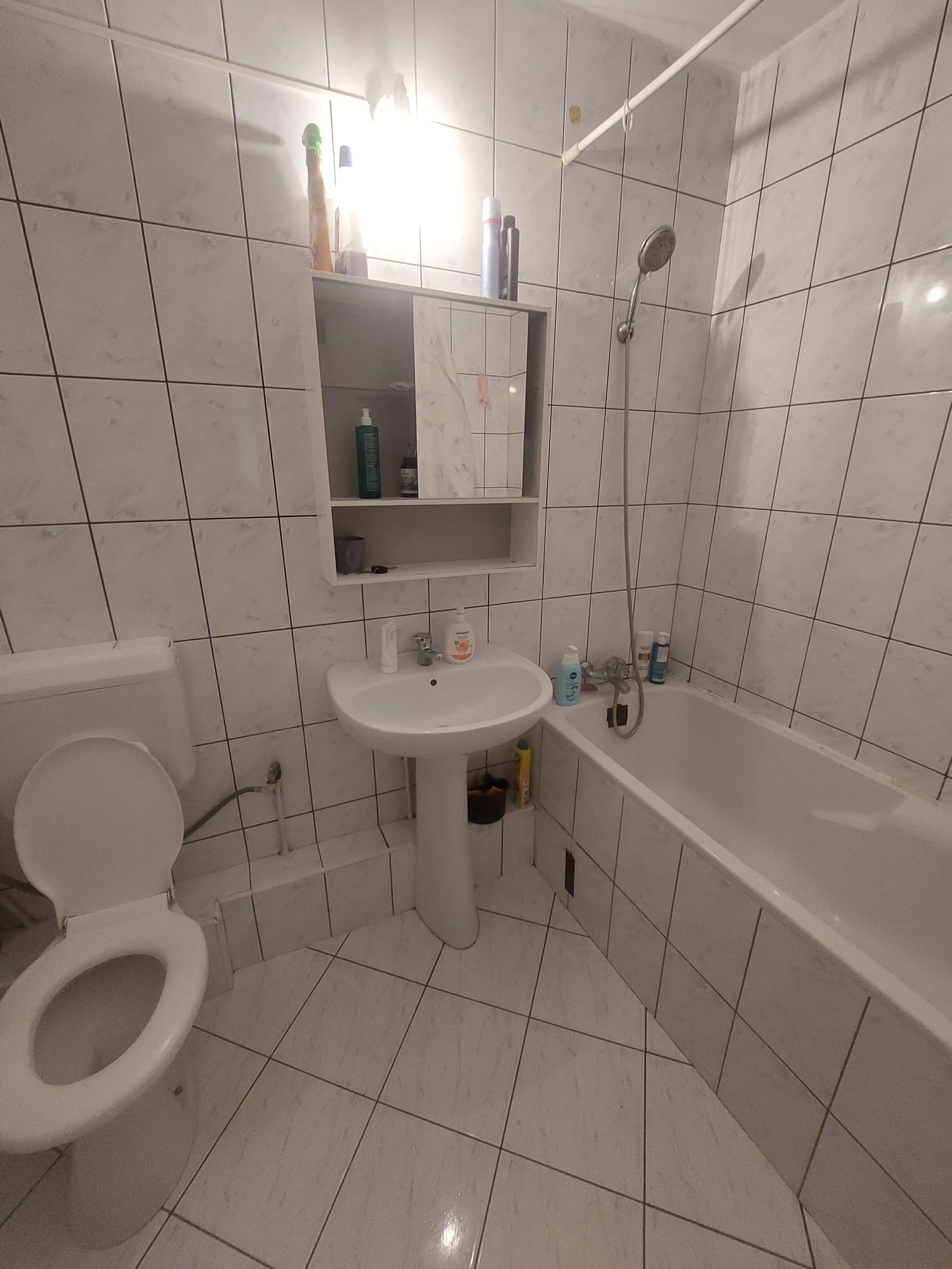 Închiriez apartament
