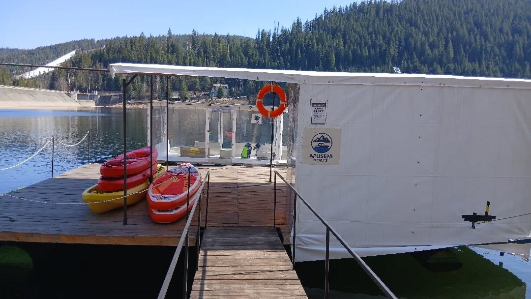 Agrement nautic pe Lacul Beliș-Fântânele | Apuseni Boats – Reducere 10% pentru rezervări în avans