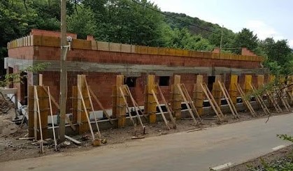 Execut lucrări de construcții la standarde înalte: case, garduri, ziduri de sprijin din beton armat,