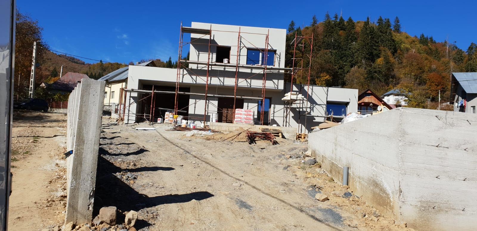 Execut lucrări de construcții la standarde înalte: case, garduri, ziduri de sprijin din beton armat,
