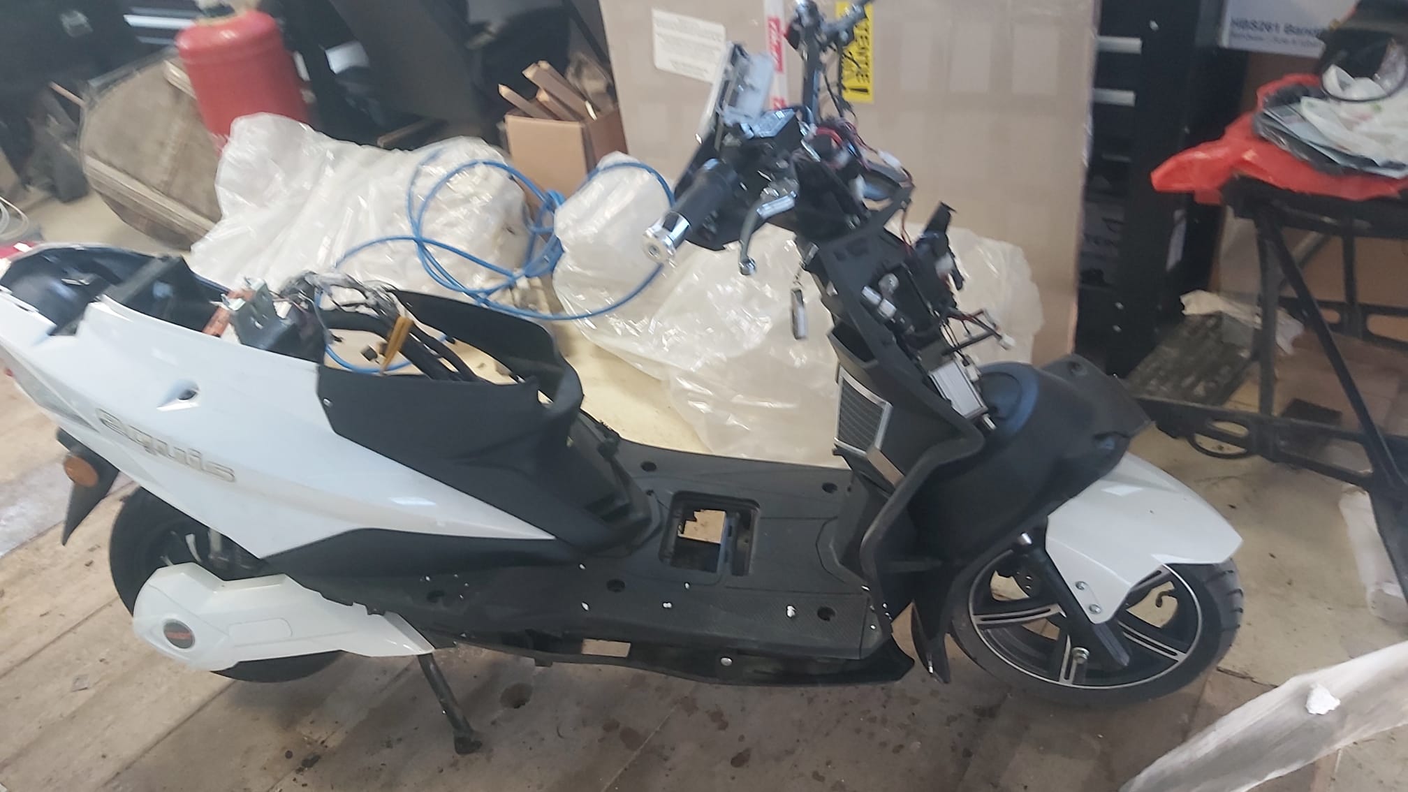 Vand scuter electric