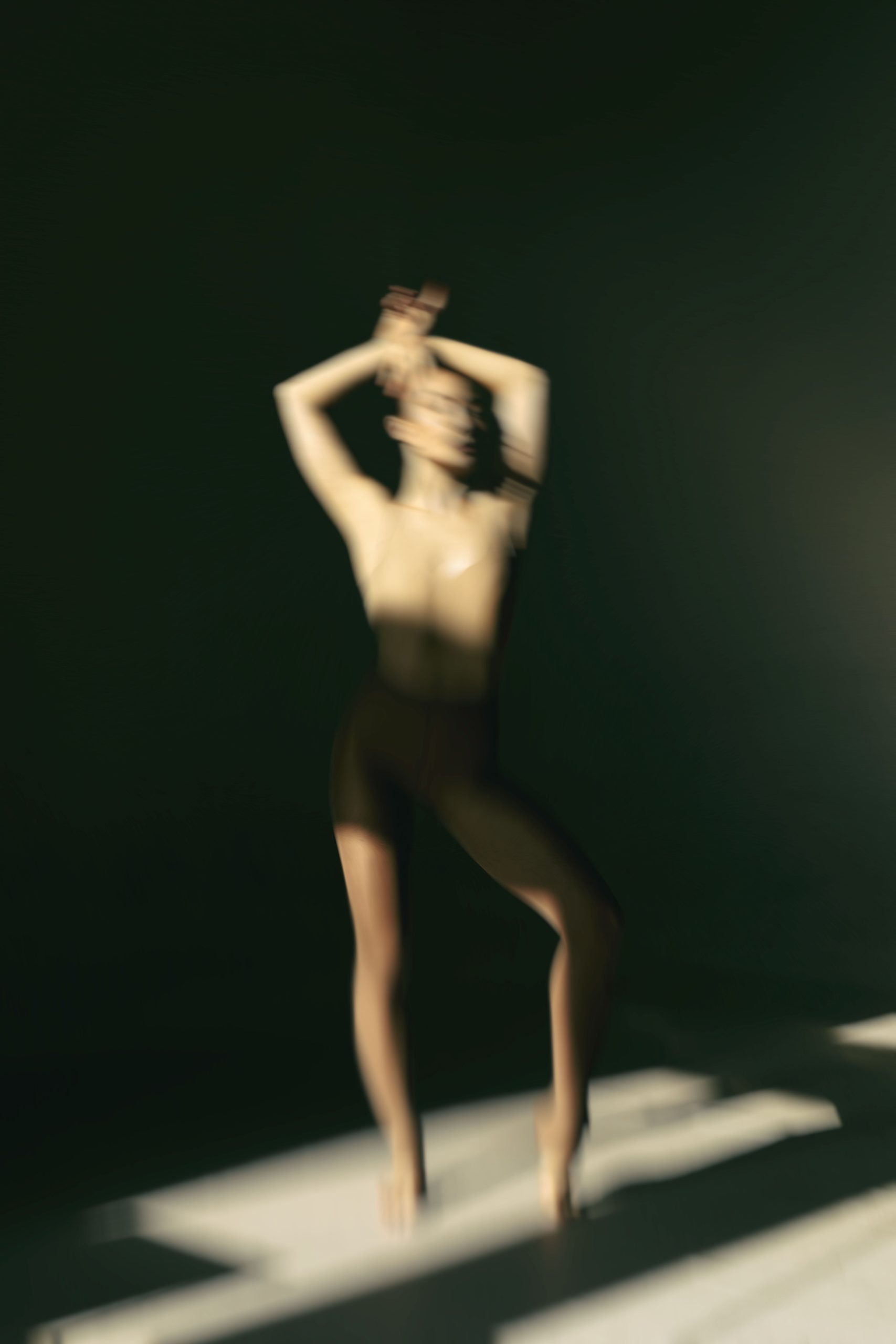 Workshop Dans Contemporan & High Heels cu Aleks Dragova