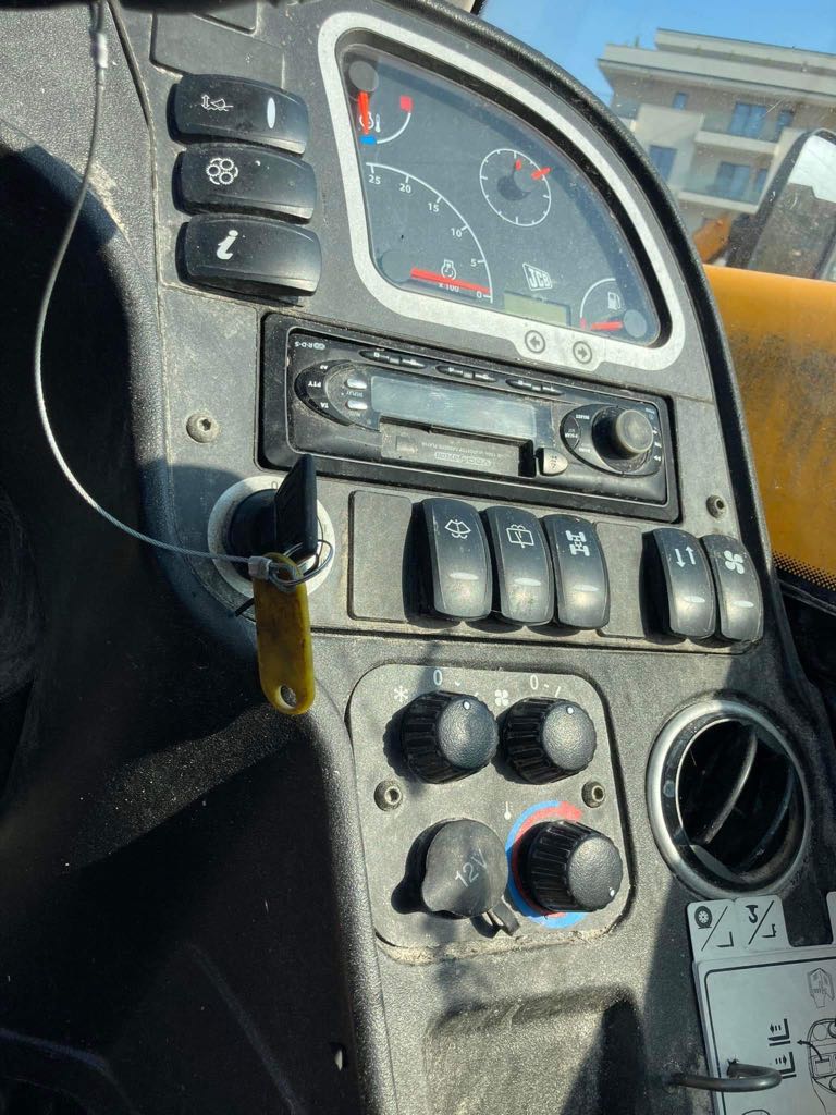 Incarcator frontal jcb de vanzare 30000e usor negociabil sunati 0744709684