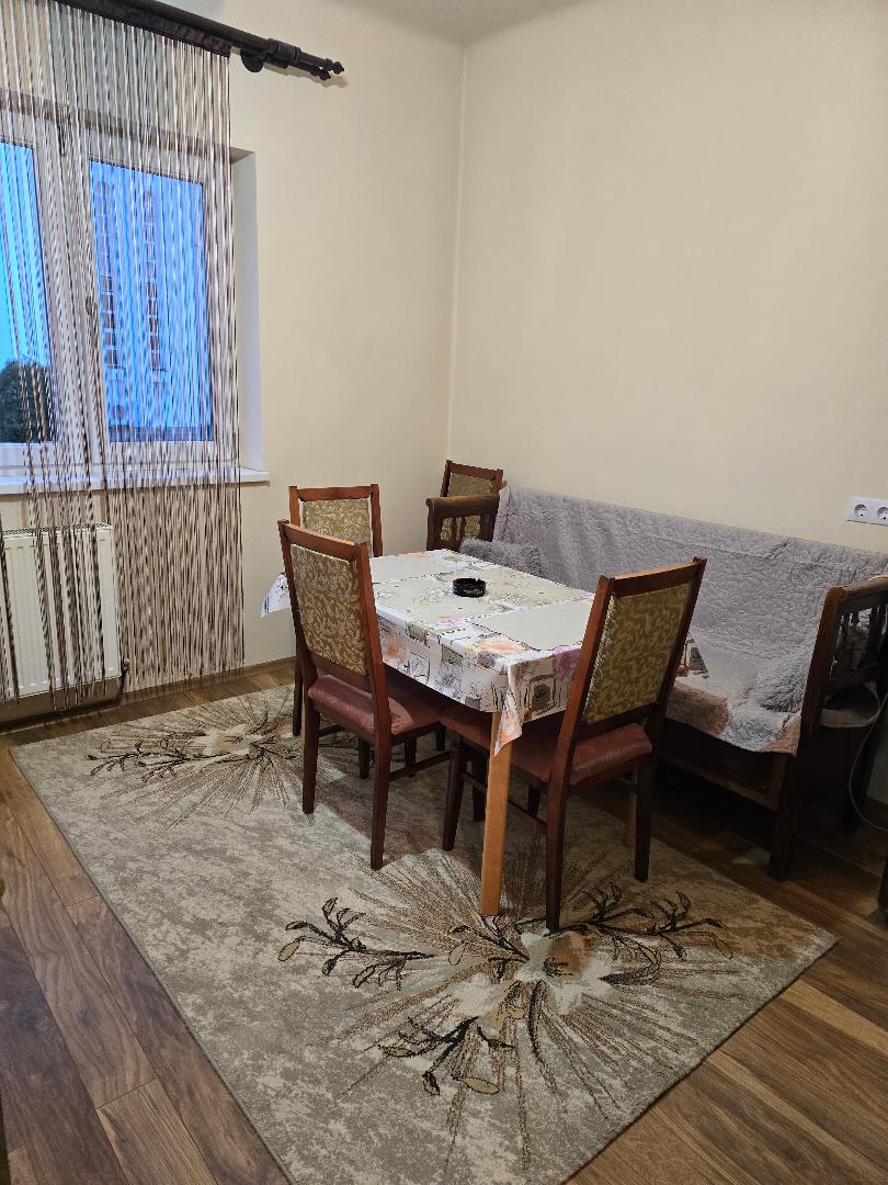 Inchiriez garsoniera suprafata mare la casa in cartier Racadau