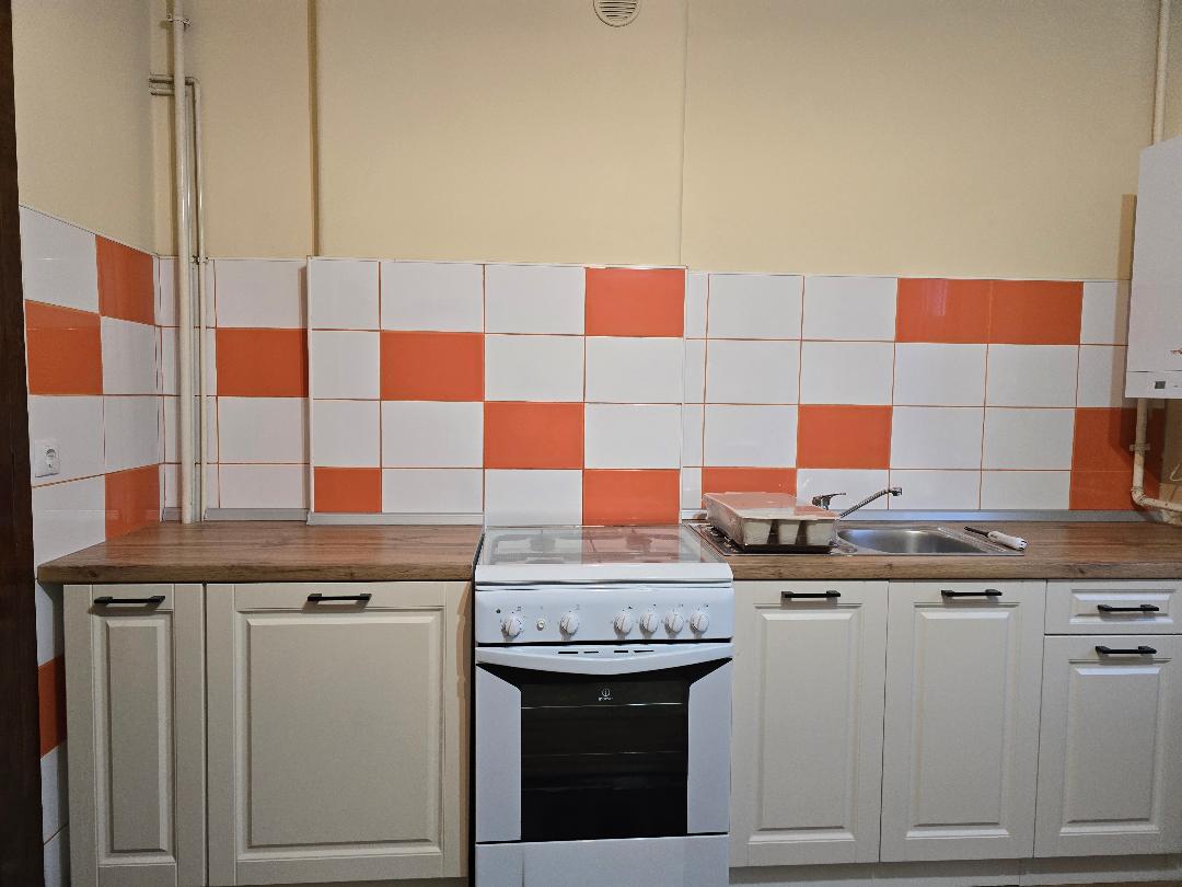 Inchiriez garsoniera suprafata mare la casa in cartier Racadau