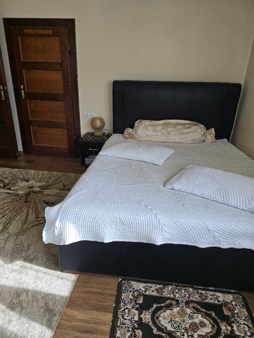 Inchiriez garsoniera suprafata mare la casa in cartier Racadau