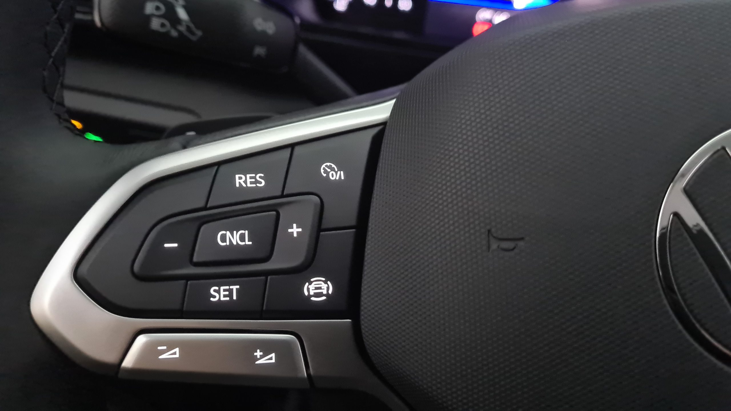 Vand VW TCROSS,an 2024,4300 km,motor 1.0,cutie automata ,full,impecabila