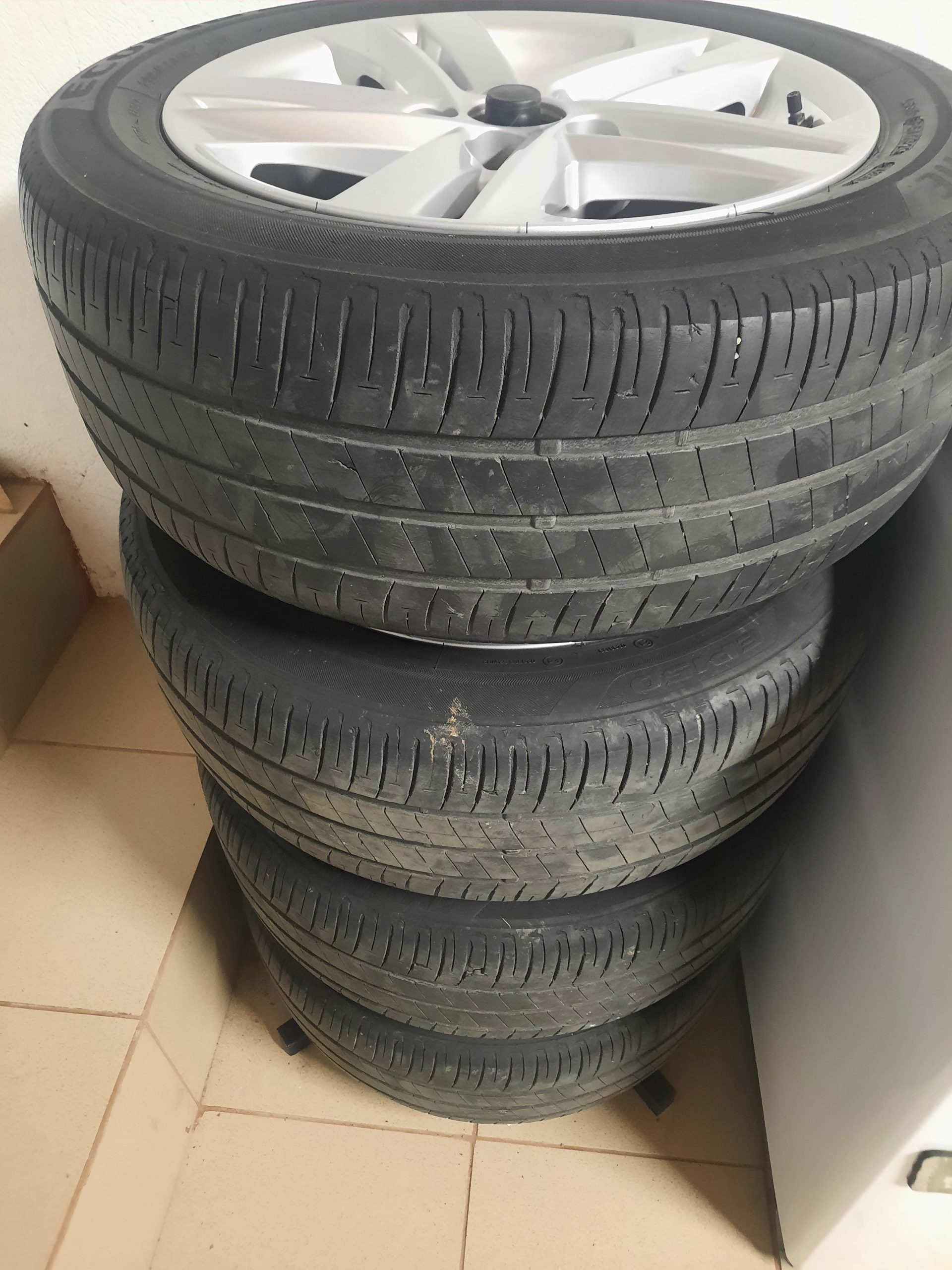 Vând anvelope vară Bridgestone