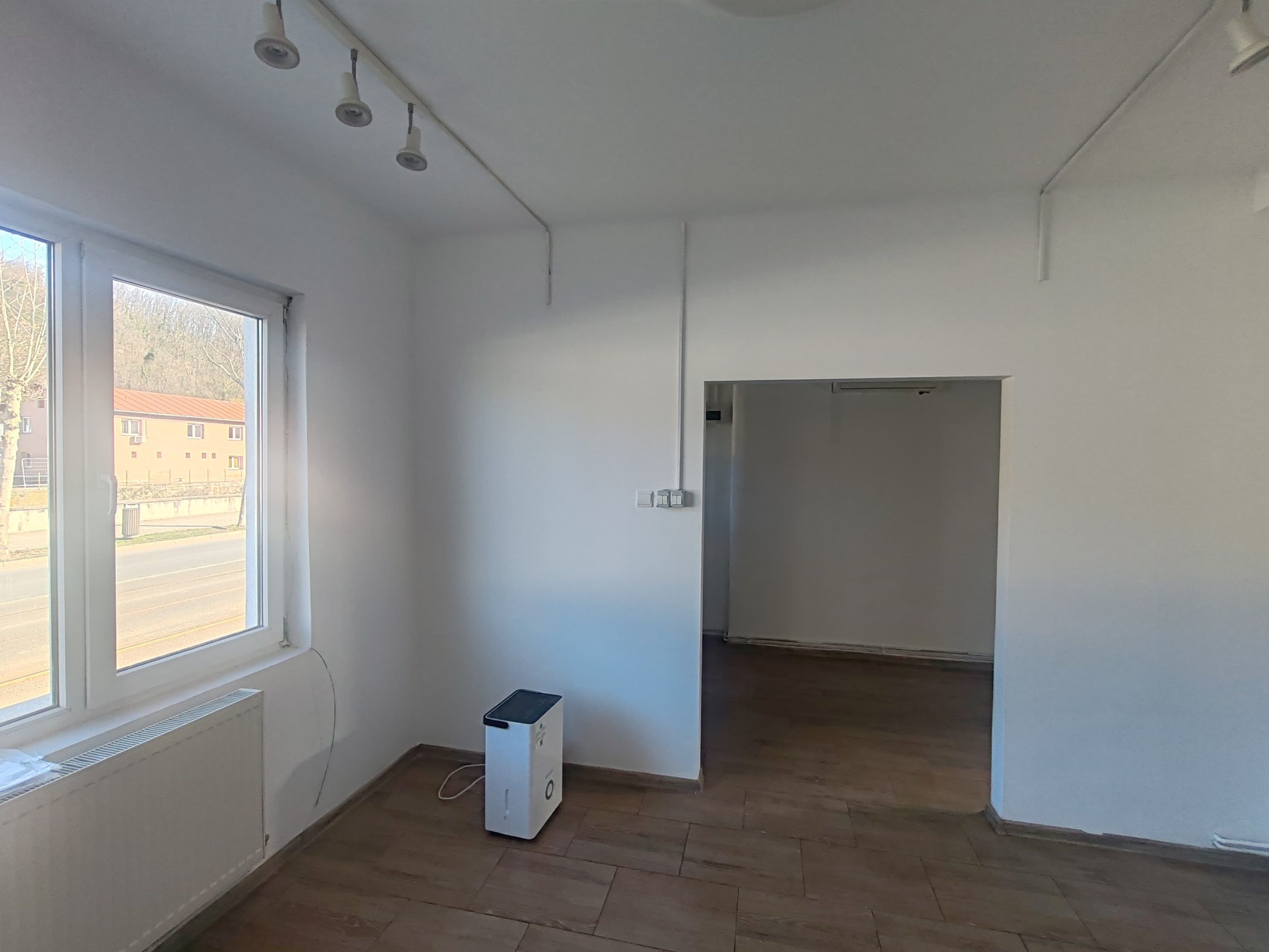 Închiriez spațiu comercial în Reșița