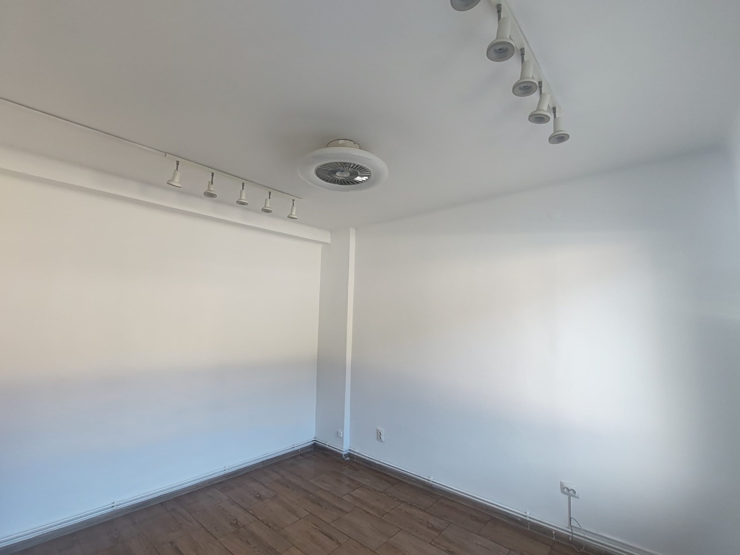 Închiriez spațiu comercial în Reșița