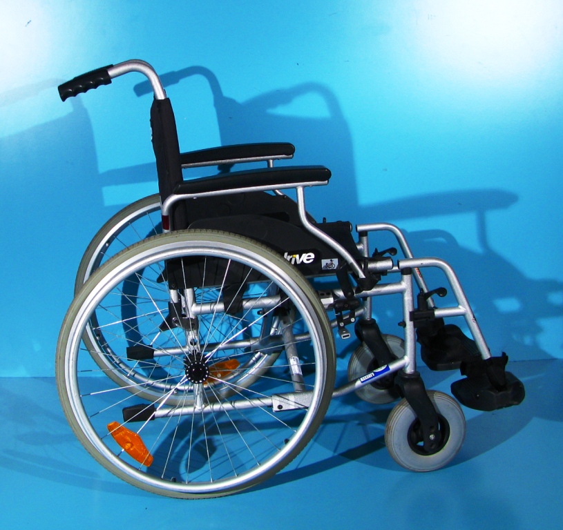 Scaun cu rotile Drive – latime sezut 48 cm