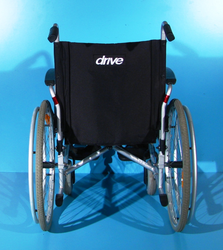 Scaun cu rotile Drive – latime sezut 48 cm