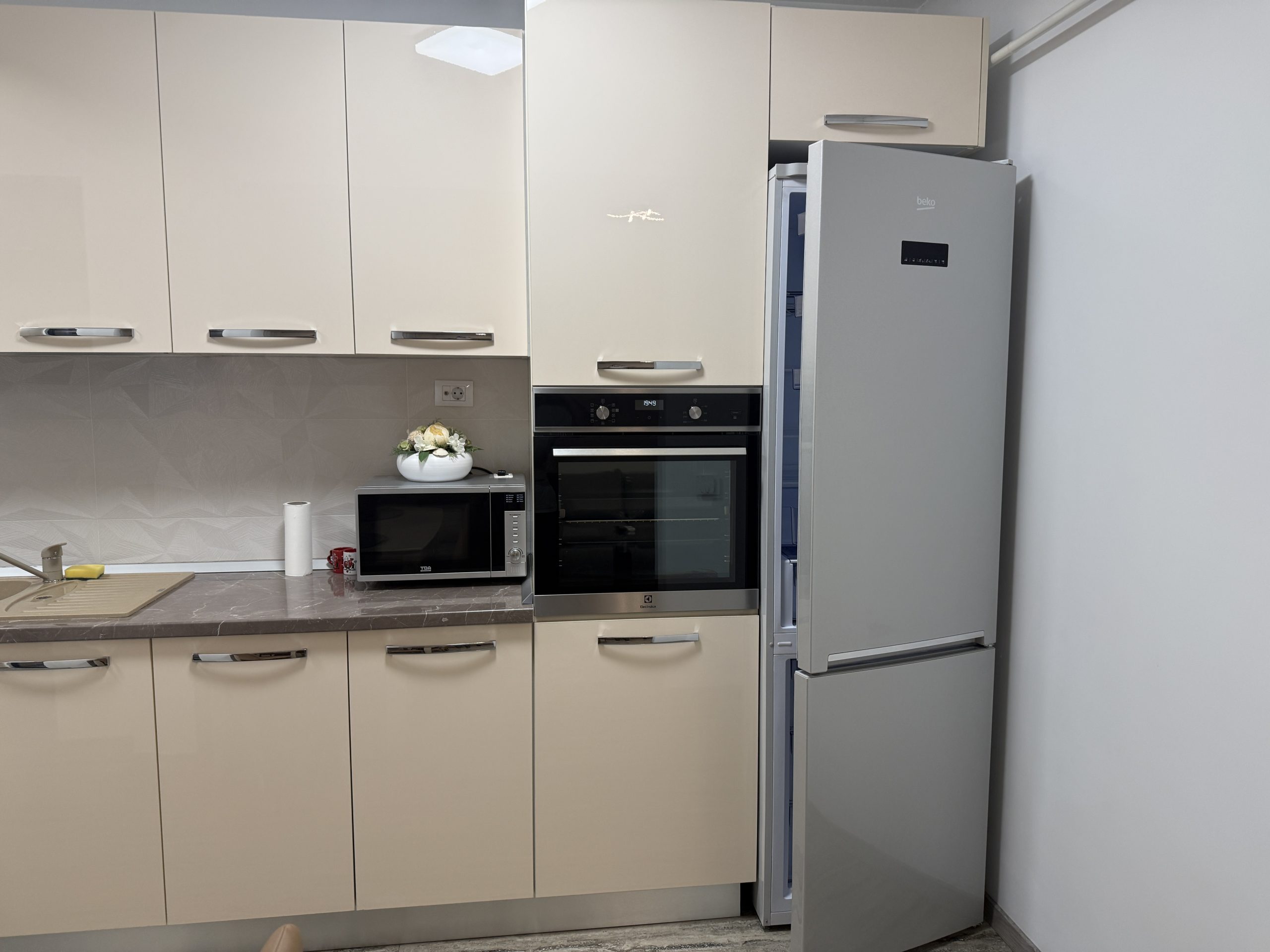 Inchiriez apartament in Rovine