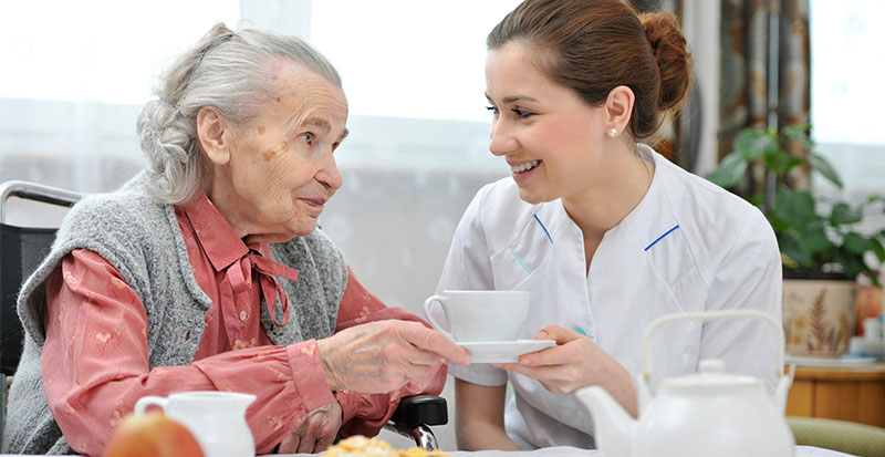 Caut URGENT ingrijitoare varstnic regim INTERN – 5000 Lei