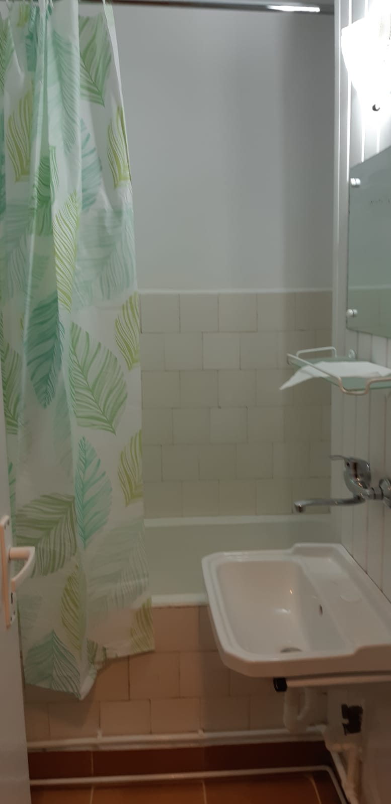 Închiriez în Reghin garsonieră confort I