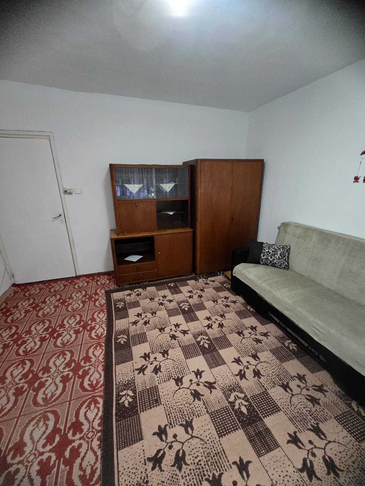 Închiriez în Reghin garsonieră confort I