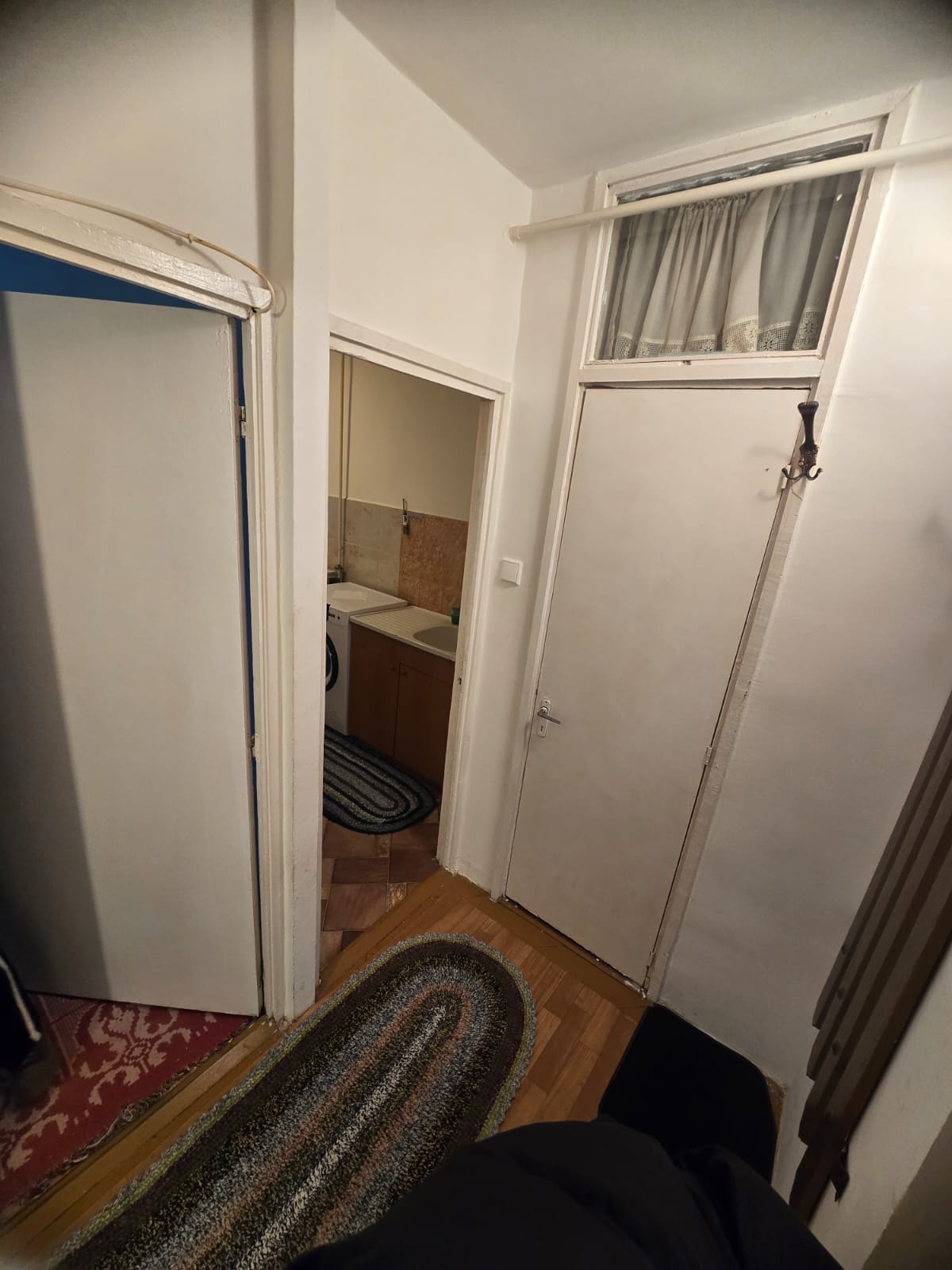 Închiriez în Reghin garsonieră confort I