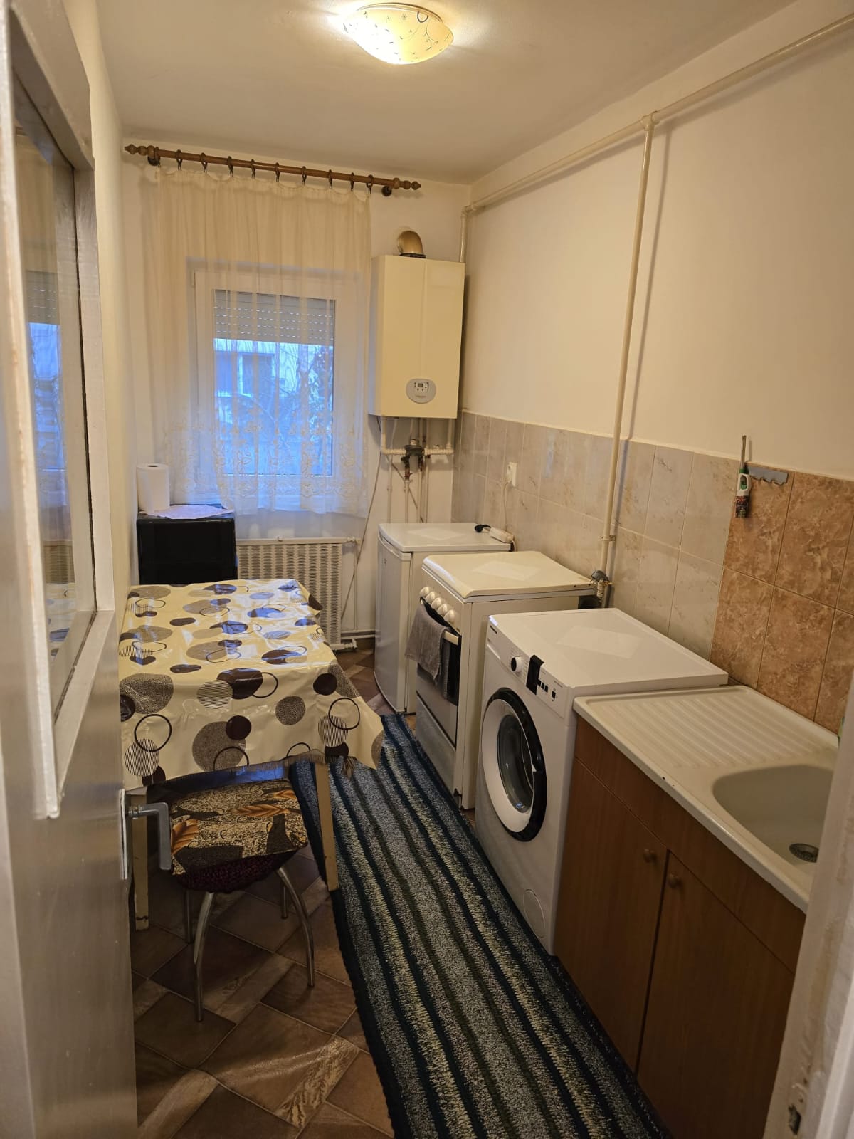 Închiriez în Reghin garsonieră confort I