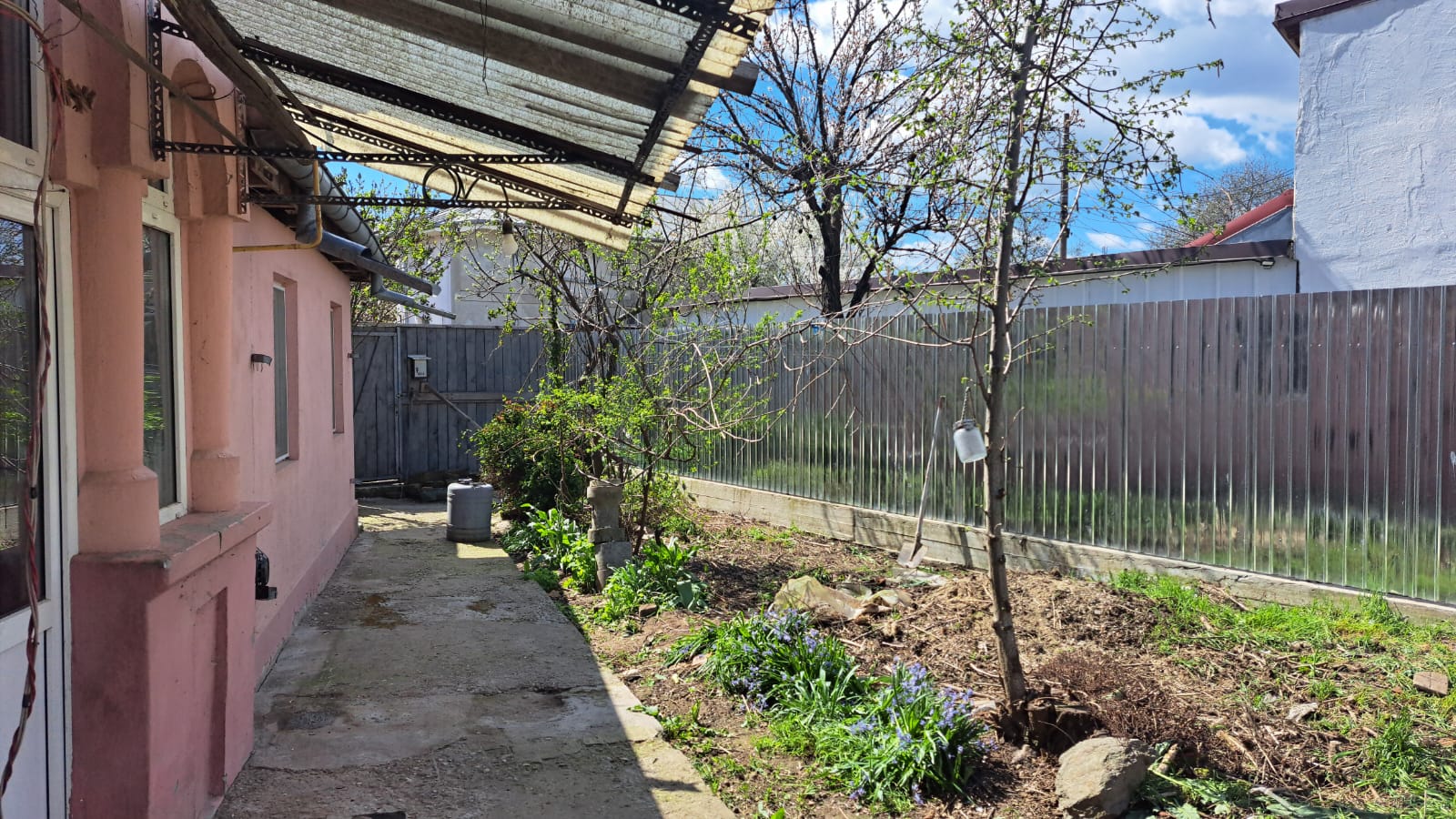 Ocazie!!! Casa 3 camere, 80 mp utili, centrala gaze, curte