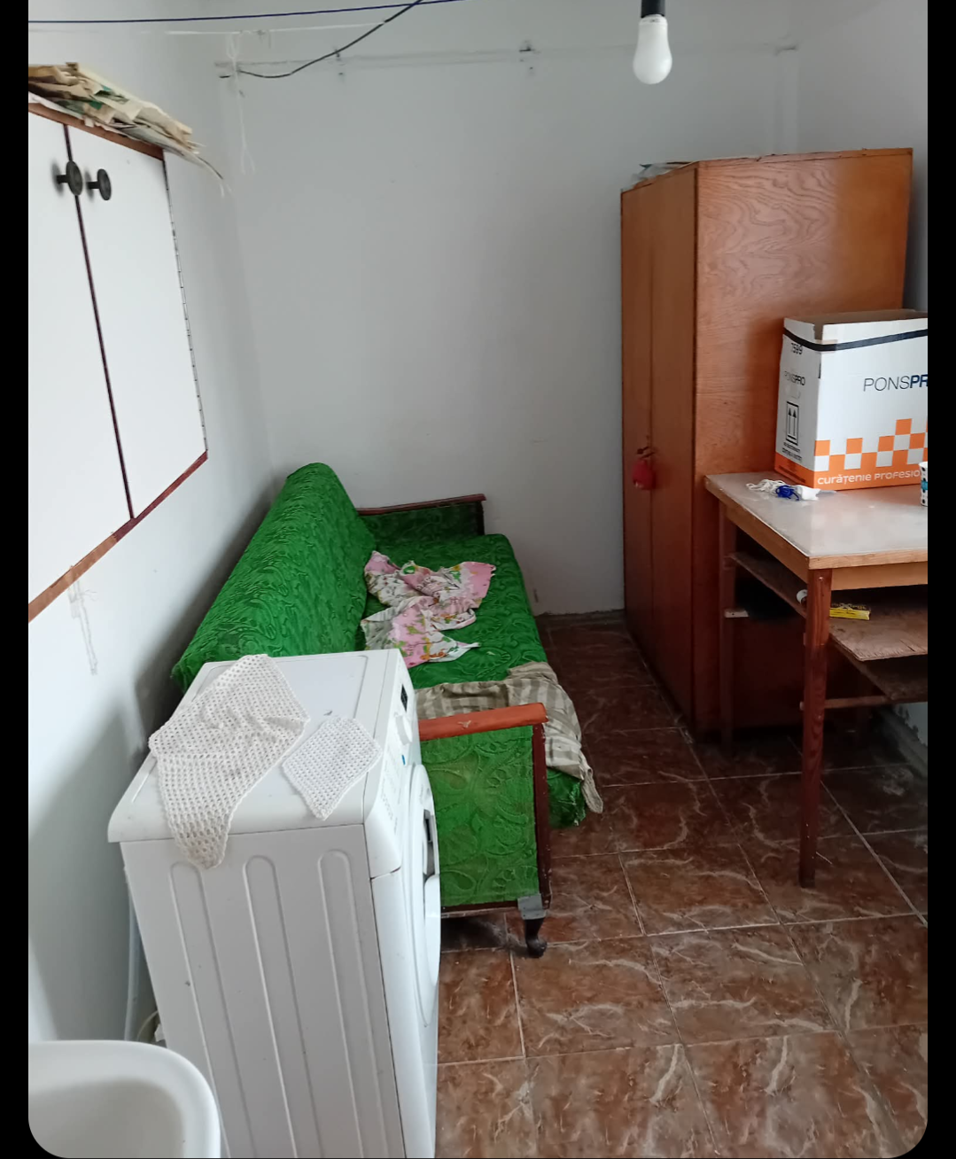 Vând camera cămin Valea Roșie, Craiova