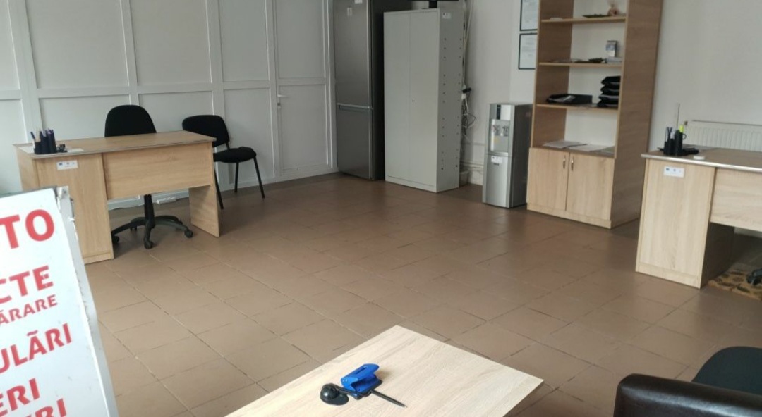 Inchiriez spatiu comercial 40 mp pe strada Amaradia