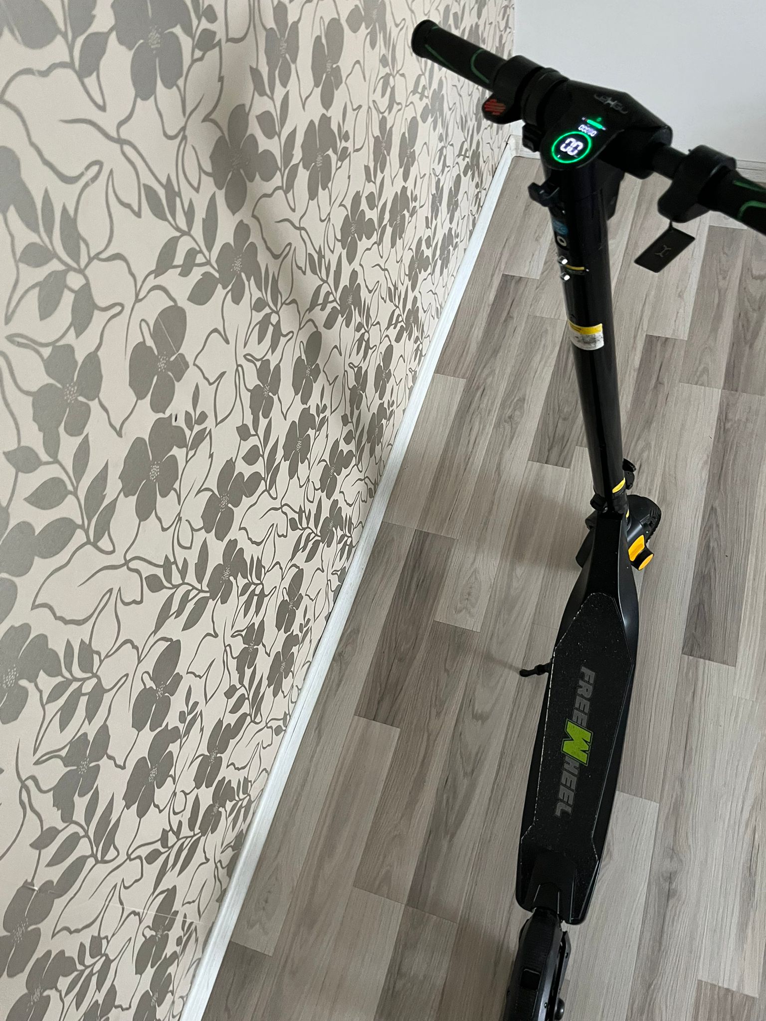 Vând trotineta electrica R8X Lite