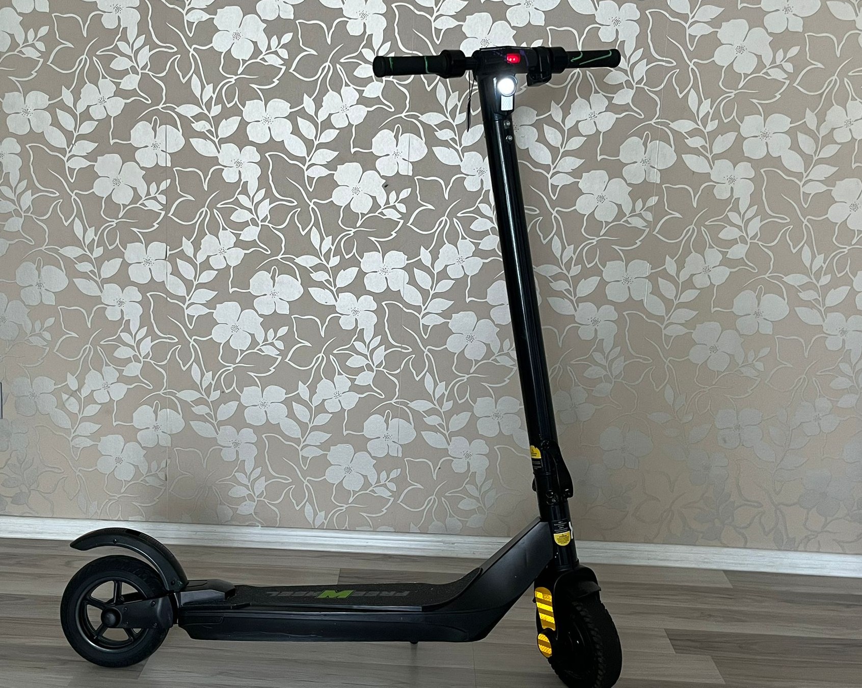 Vând trotineta electrica R8X Lite