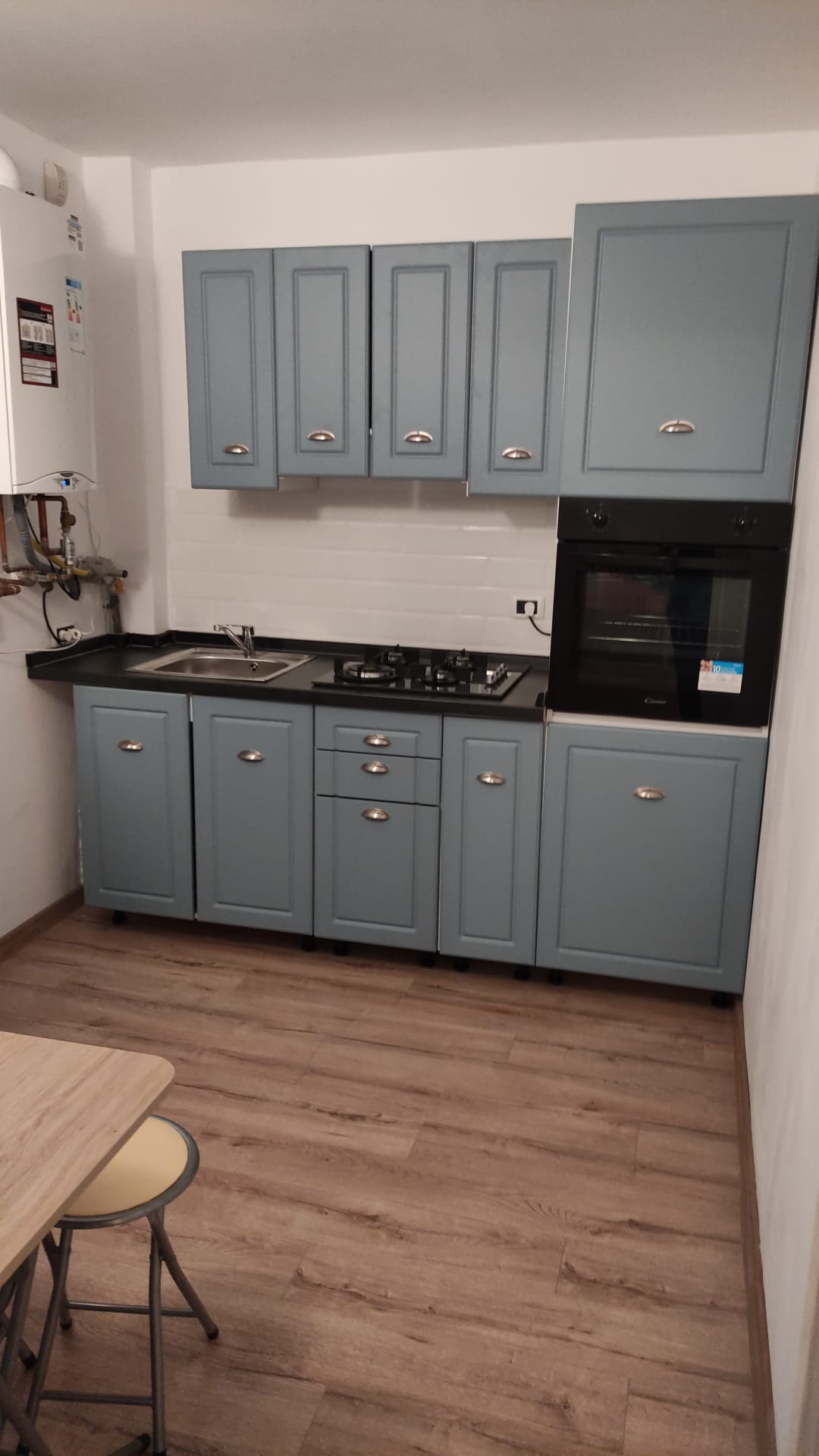Închiriez apartament cu 3 camere la casa
