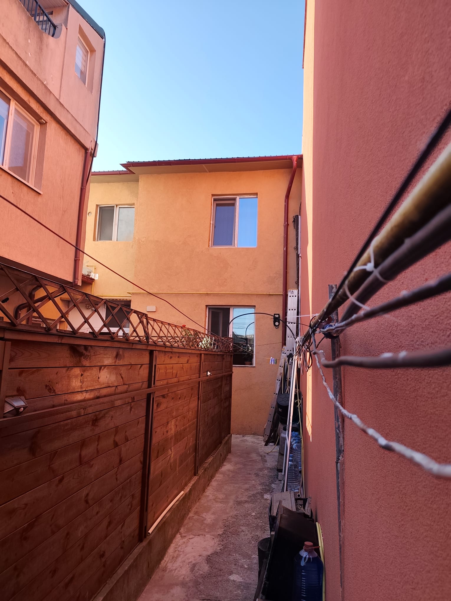 Vand casa cu etaj