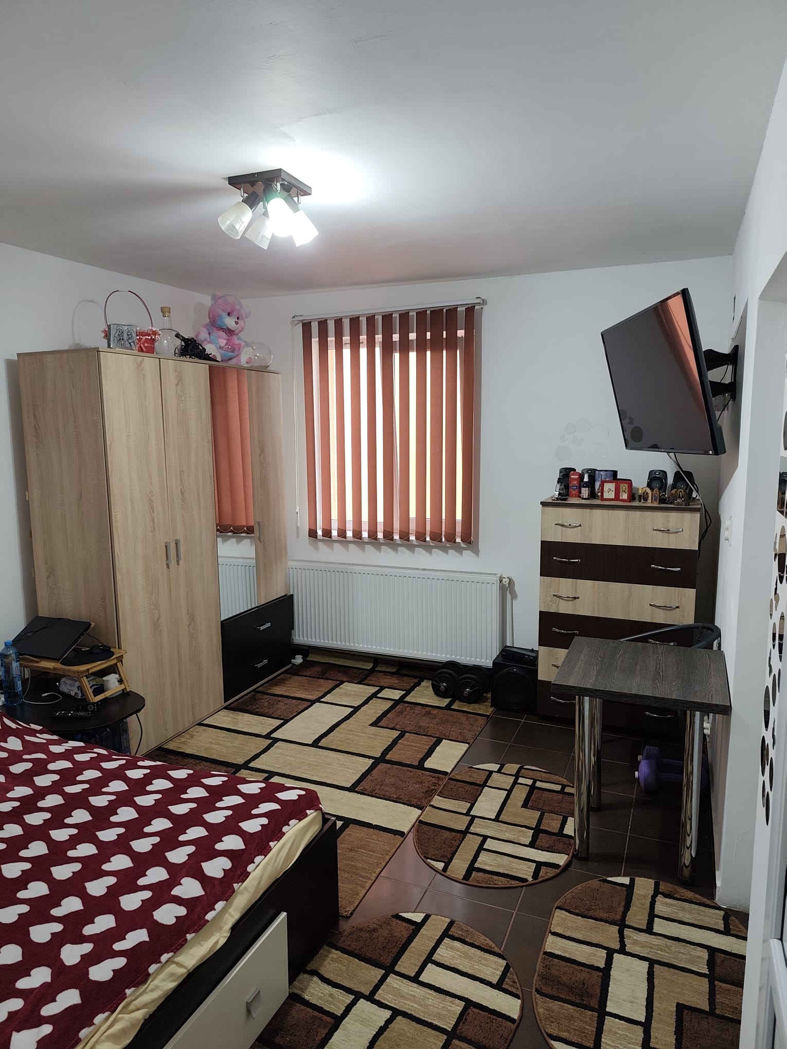 Vand casa cu etaj