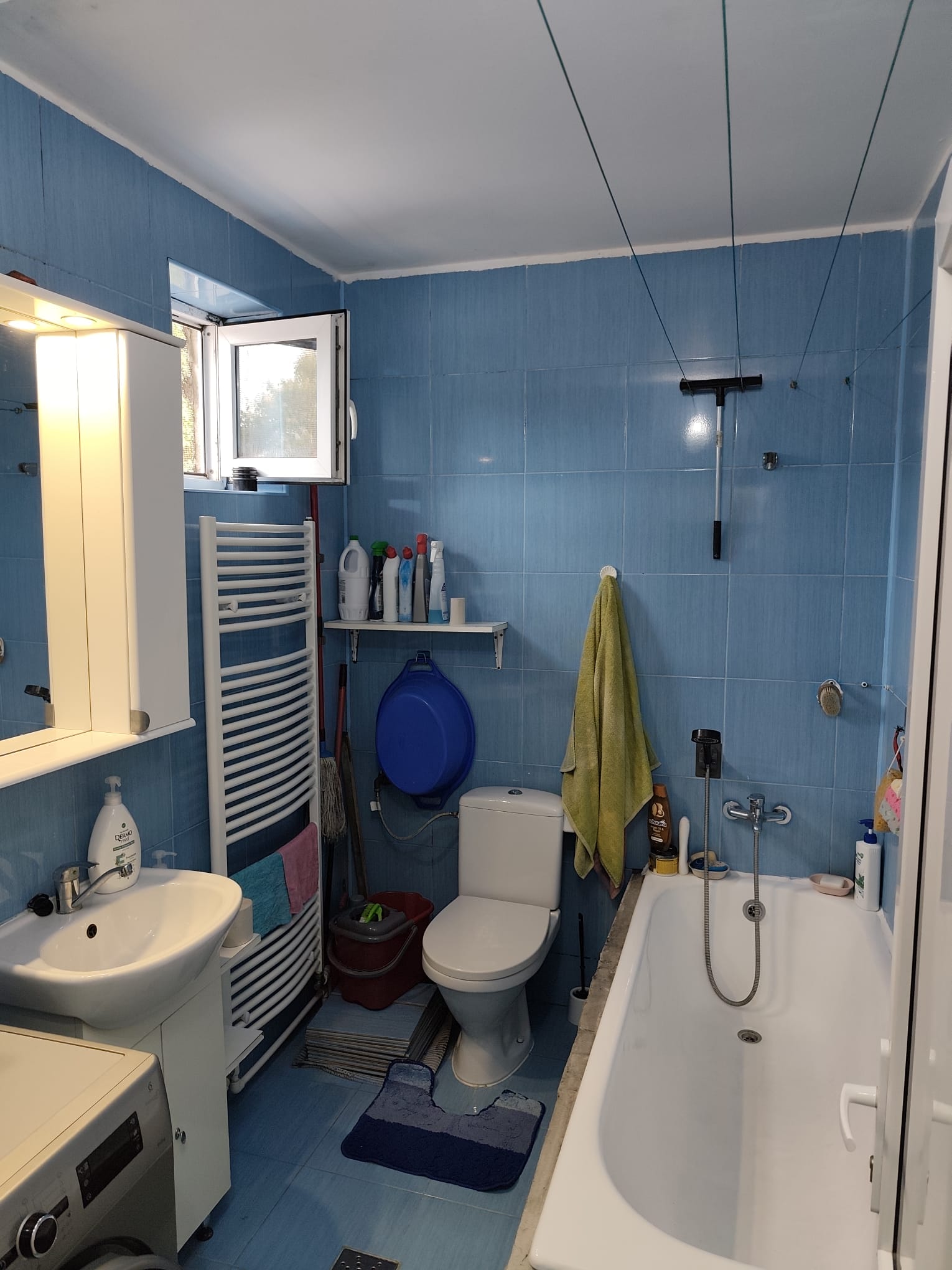 Vand casa cu etaj