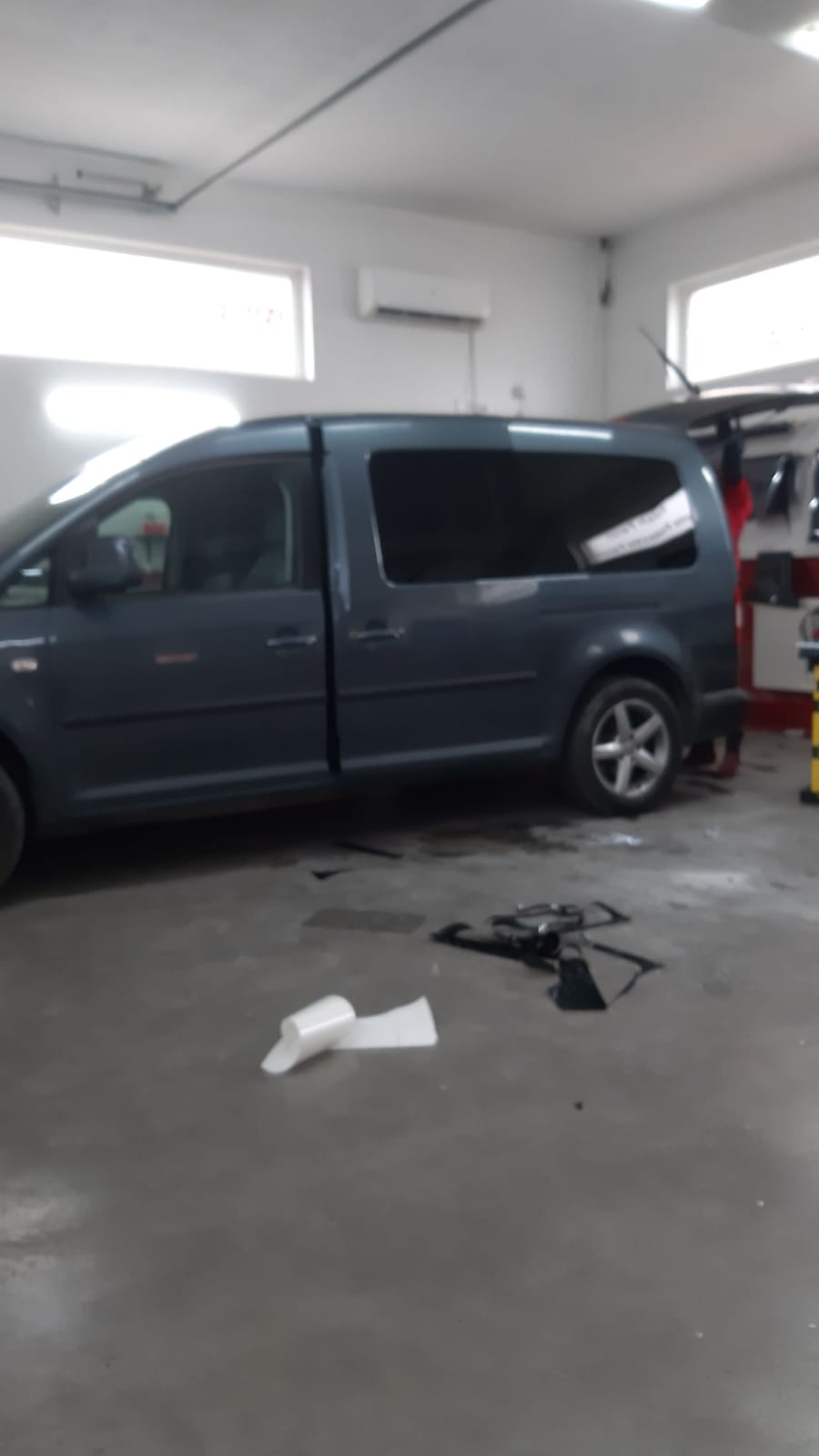Vând Volkswagen Caddy Life