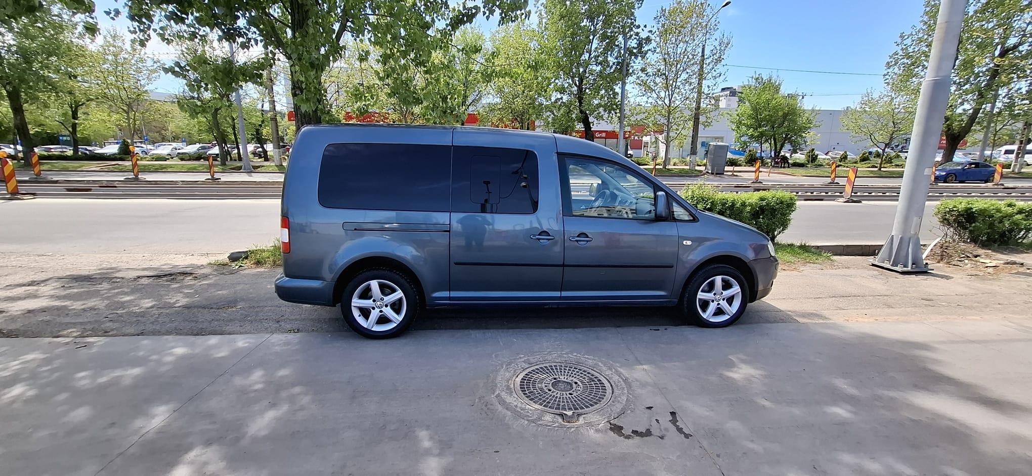 Vând Volkswagen Caddy Life
