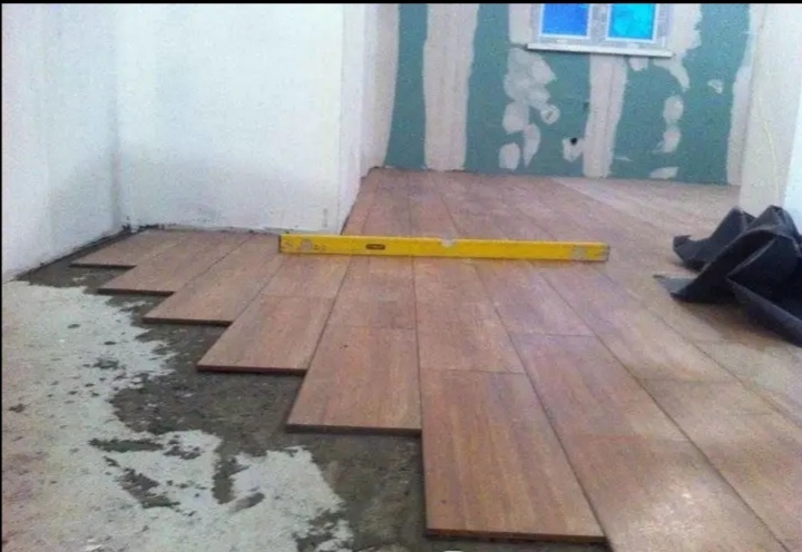 Execut lucrări de construcții și amenajări interioare și exterioare