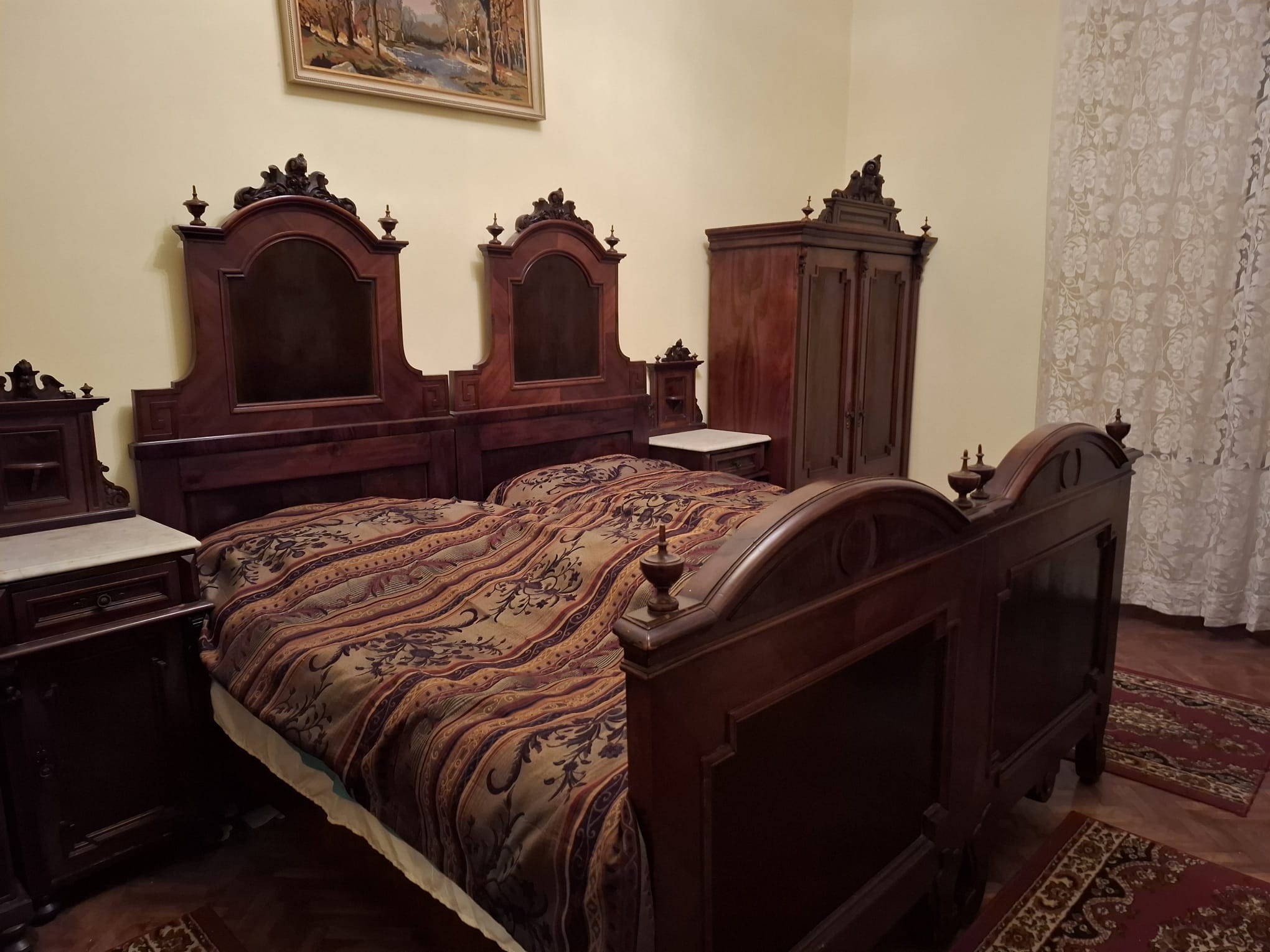 Mobilier vechi