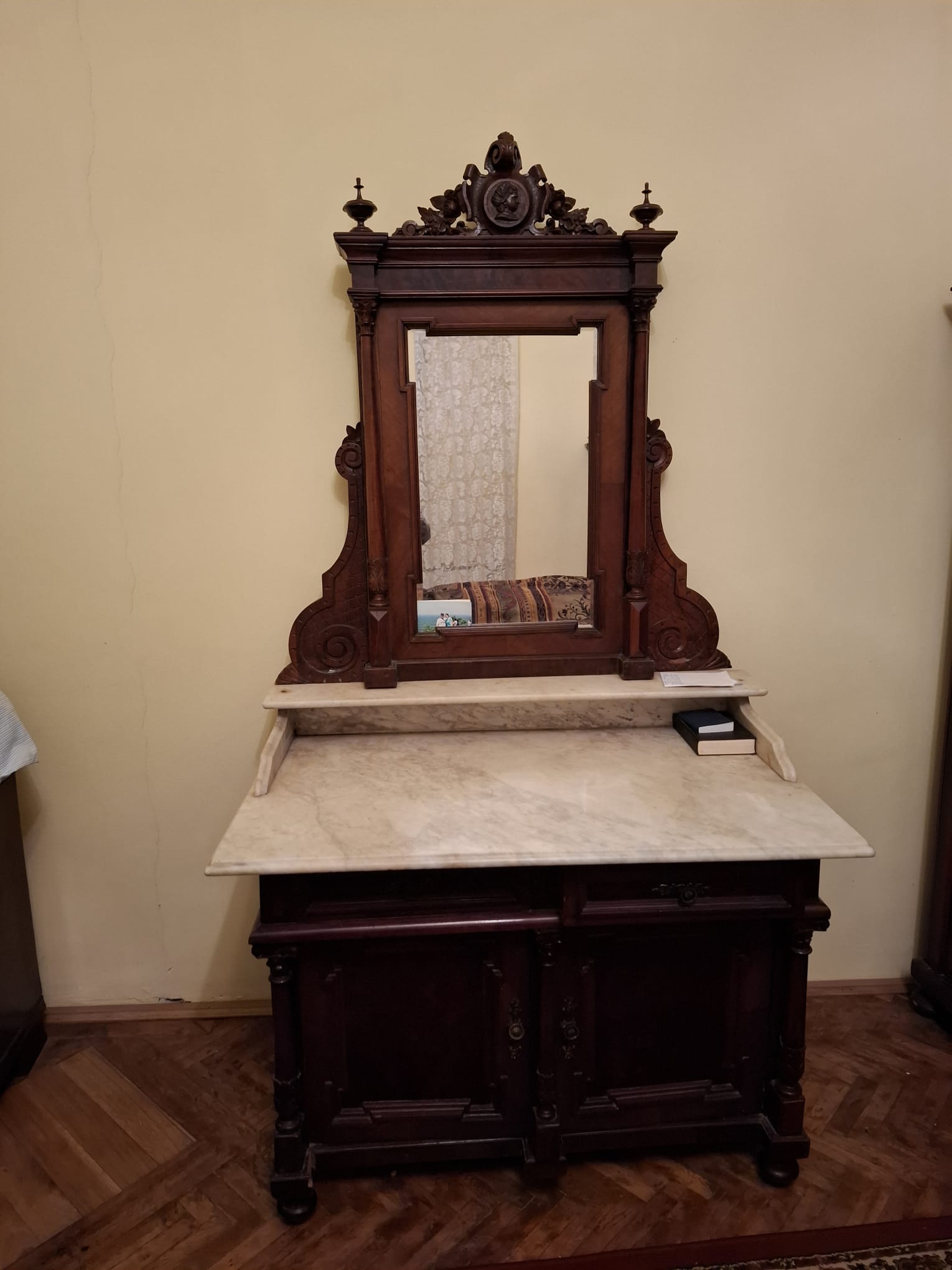 Mobilier vechi