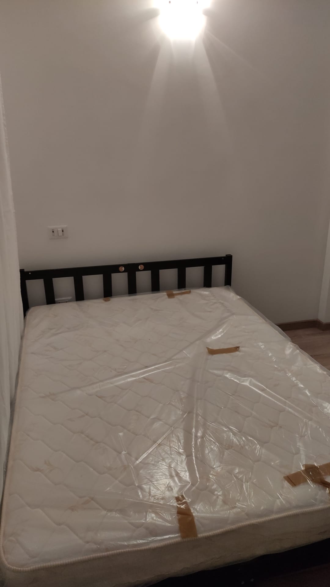 Închiriez apartament cu 3 camere la casa