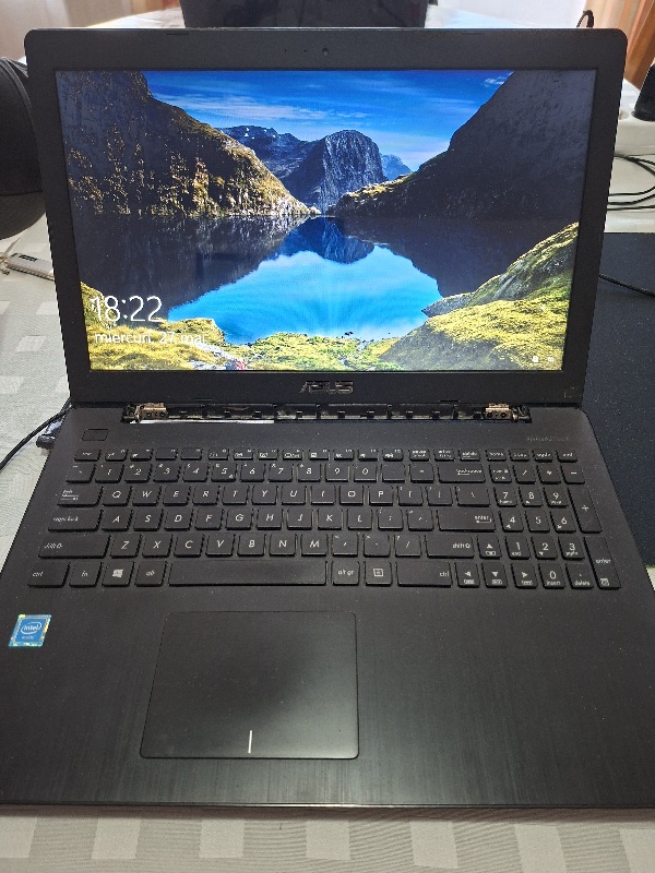 Vând Notebook, Laptop, Asus X553MA.