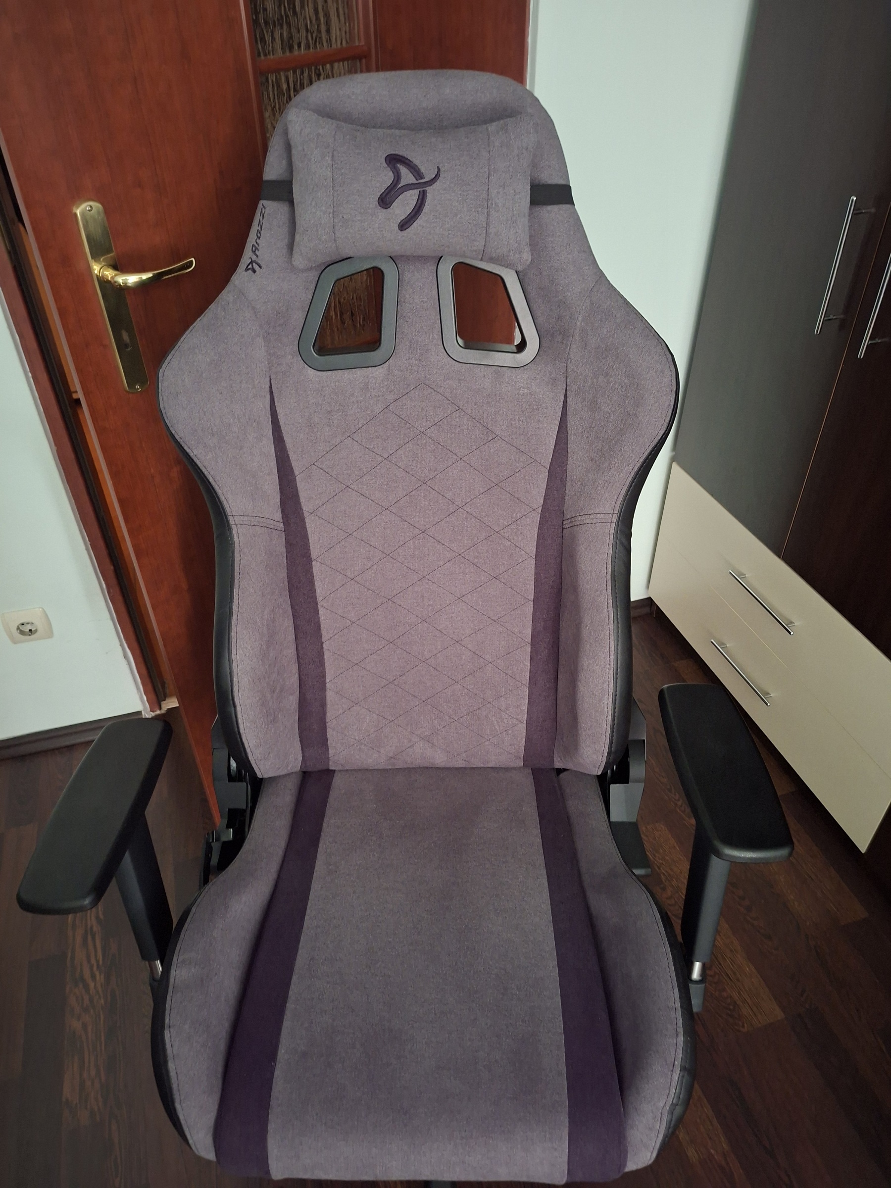 Scaun Gaming Arozzi Soft Fabric, Tetiera, Ajustabil, max. 120kg, Negru Gri.