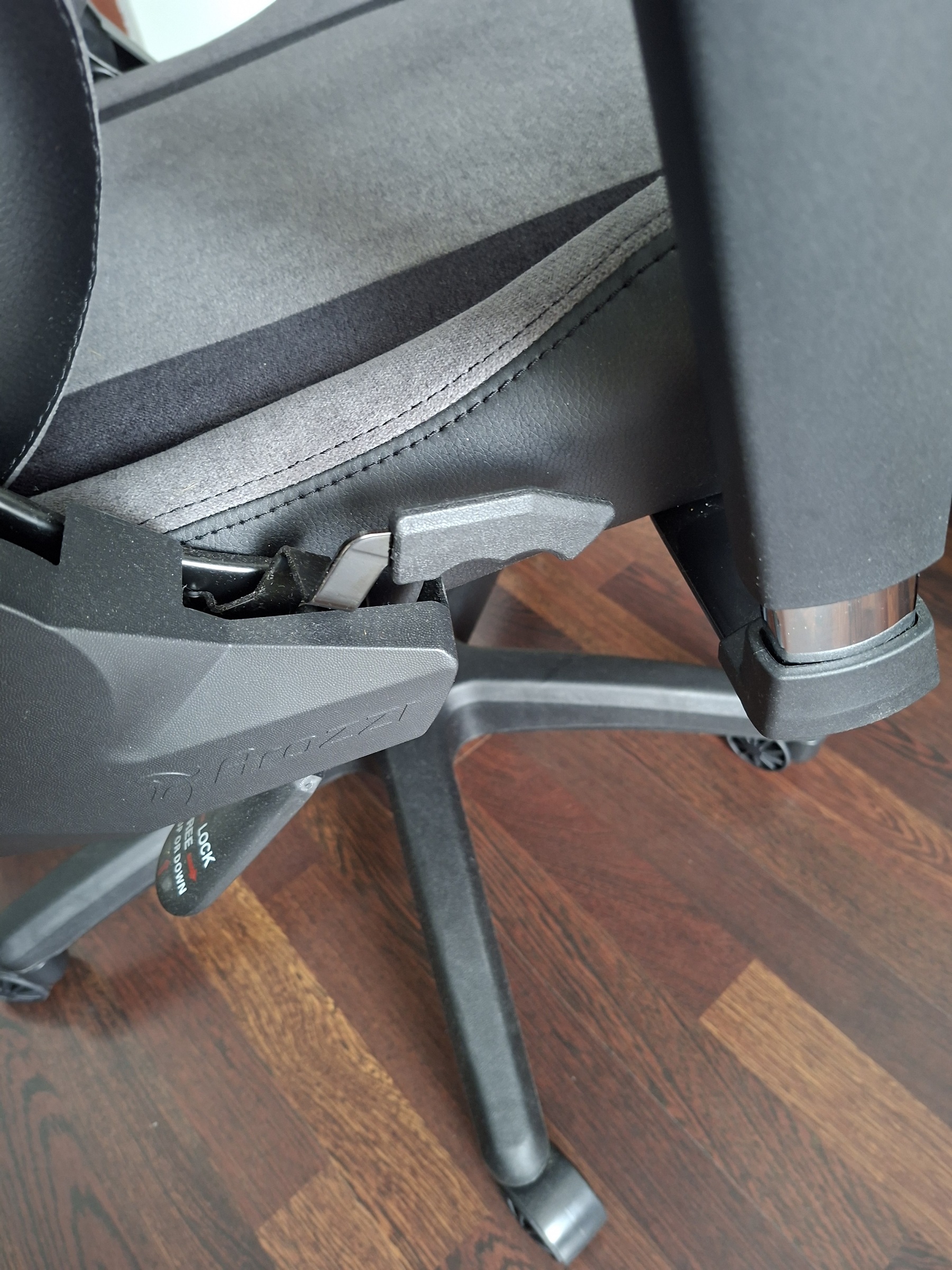 Scaun Gaming Arozzi Soft Fabric, Tetiera, Ajustabil, max. 120kg, Negru Gri.