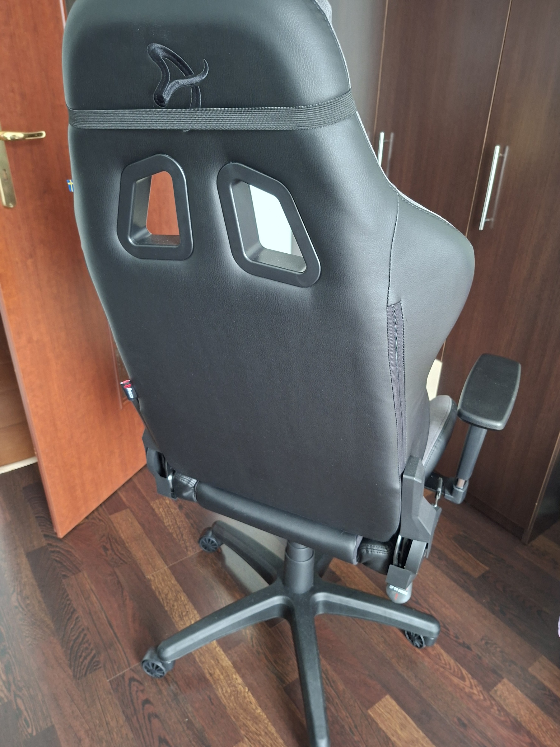 Scaun Gaming Arozzi Soft Fabric, Tetiera, Ajustabil, max. 120kg, Negru Gri.