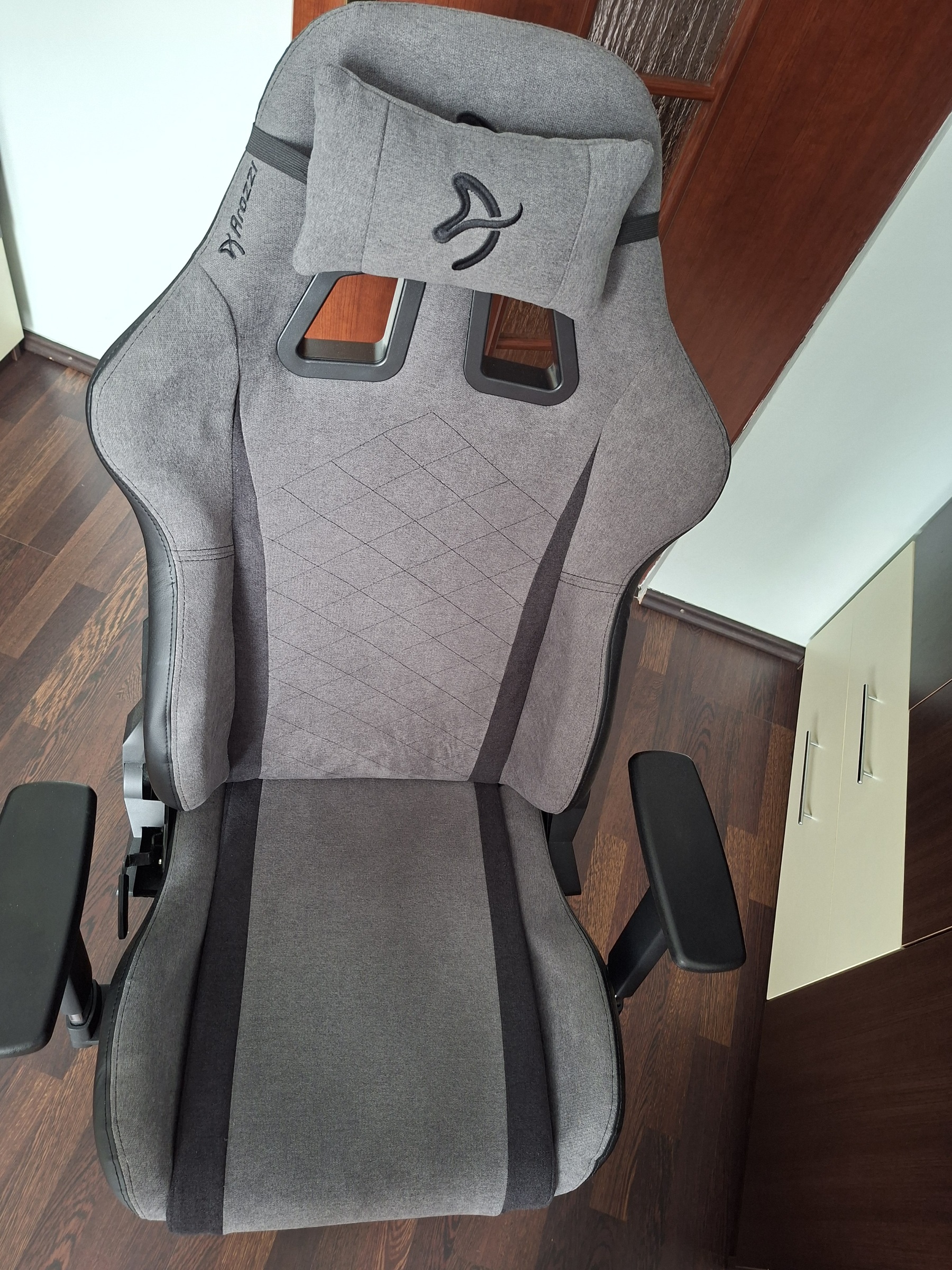 Scaun Gaming Arozzi Soft Fabric, Tetiera, Ajustabil, max. 120kg, Negru Gri.