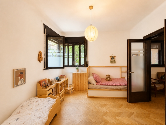 Apartament 4 camere,100mp utili,parter de vila,Piata Alba Iulia,340.000euro