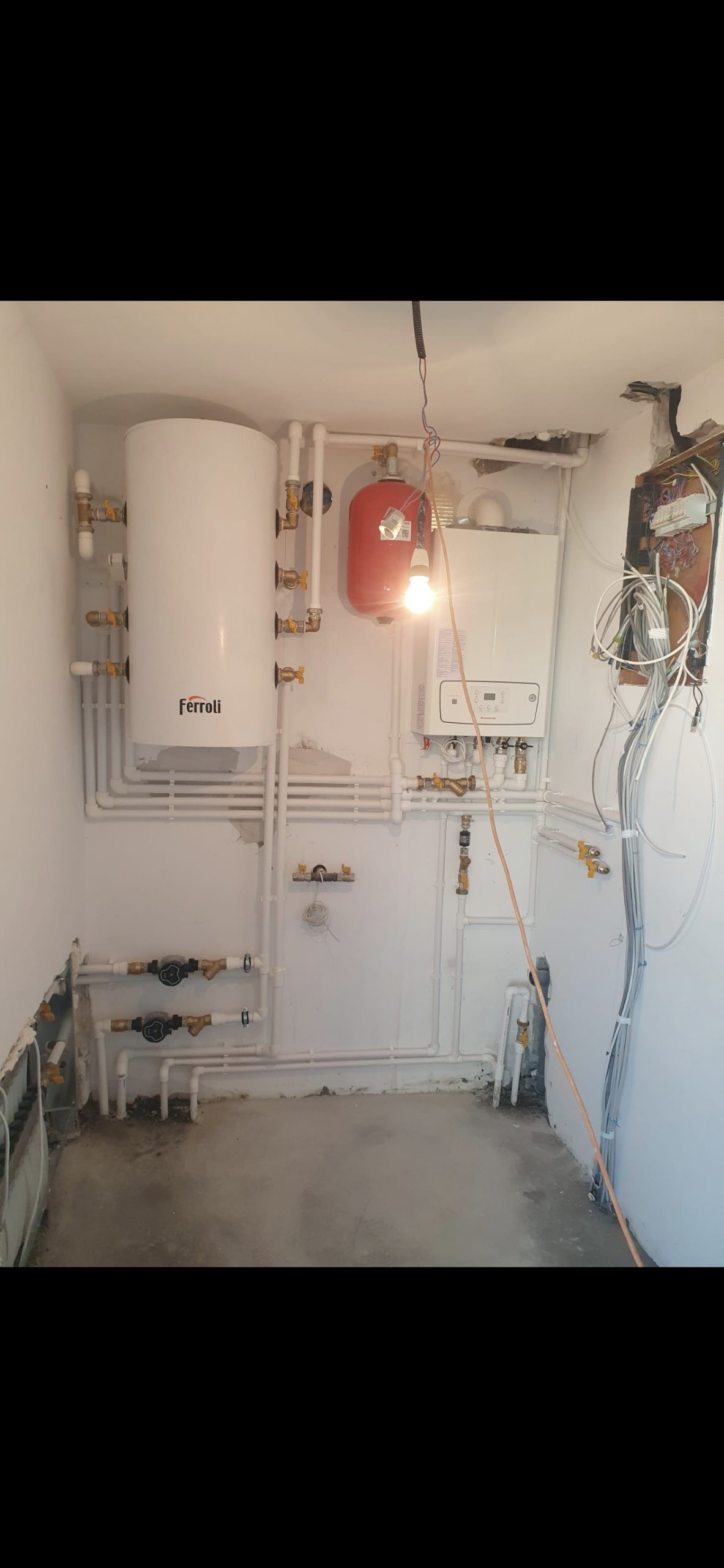 Instalatii sanitare, încalzire pardoseala, centrale termice,pompe caldura, panou solar