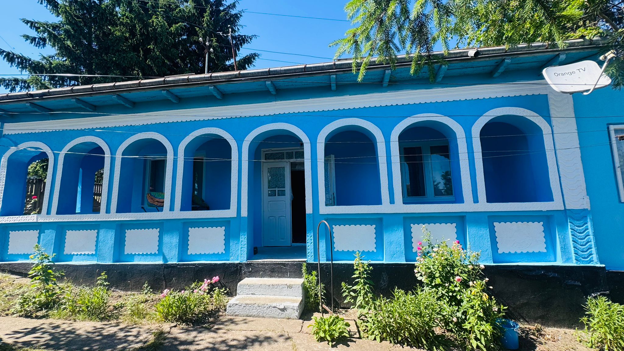 Vând casă cu teren