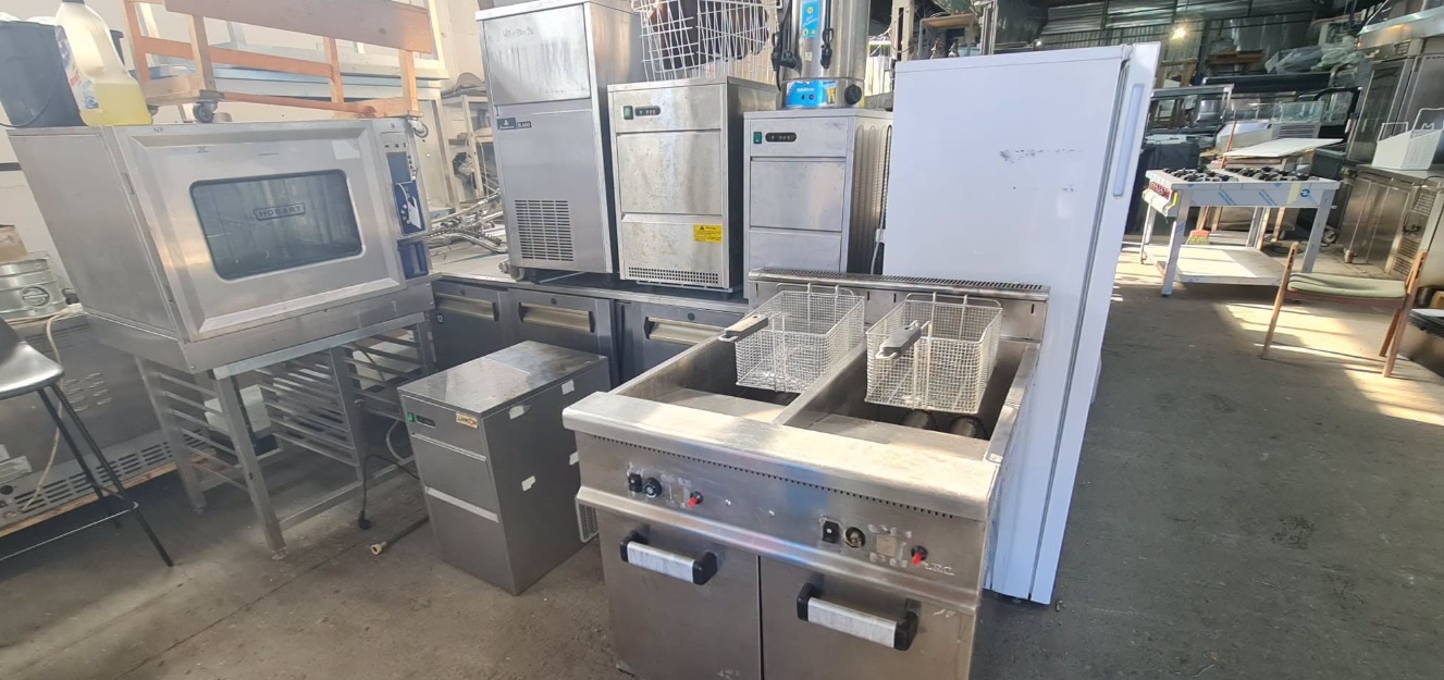 Friteuze profesionale duble, second-hand, cu suport inclus