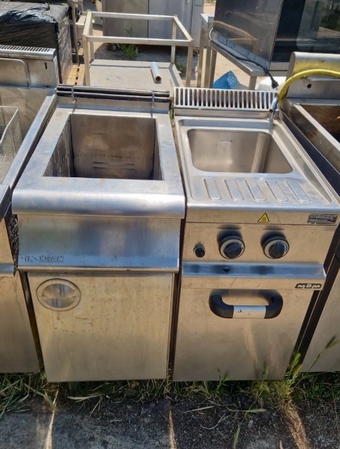 Friteuze profesionale duble, second-hand, cu suport inclus
